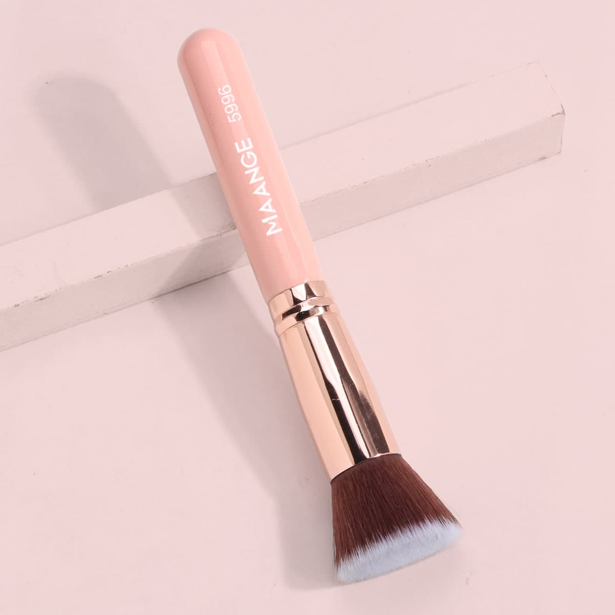 1 piÃ¨ce Pinceau de fond de teint Ã tÃªte plate MAANGE, outils de maquillage avec fibre douce pour un transport facile, pinceau de voyage