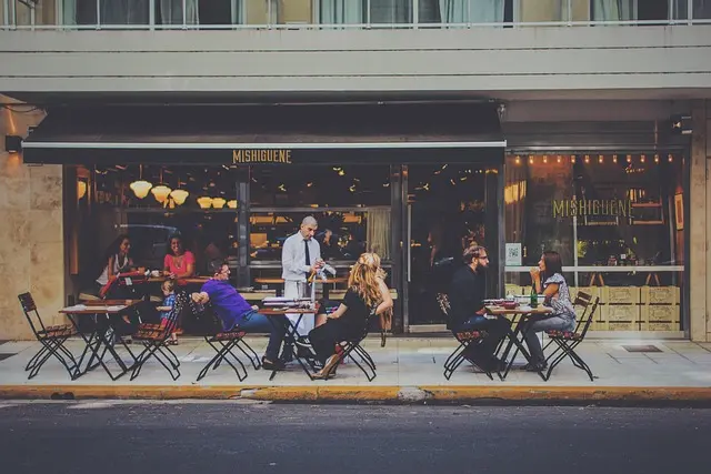 Top 10 des Meilleures Pratiques pour Économiser en Voyant le Monde